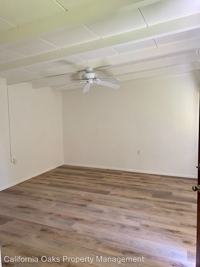 Foto del edificio - 409 E Oak St