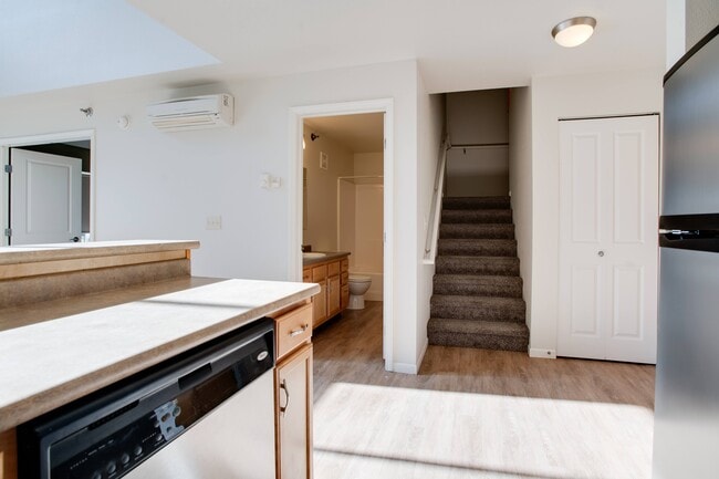Building Photo - Urban Crossing Apartments