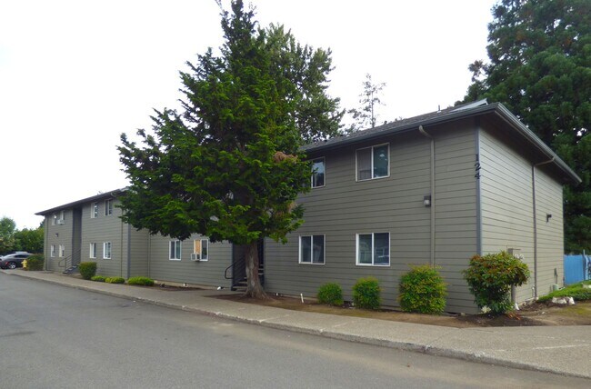 Building Photo - Second Floor 3 Bedroom apartment