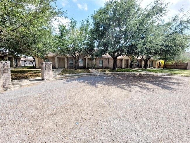 Foto del edificio - 2402 Tahiti Dr