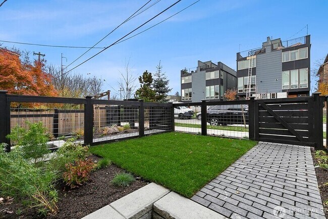 Foto del edificio - 9030 18th Ave SW