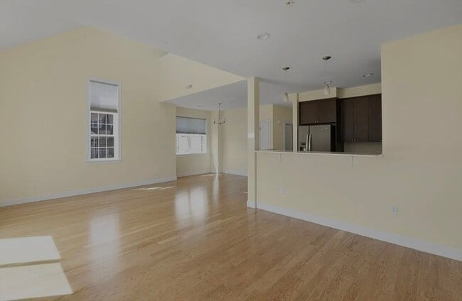 Building Photo - 70 Endicott St