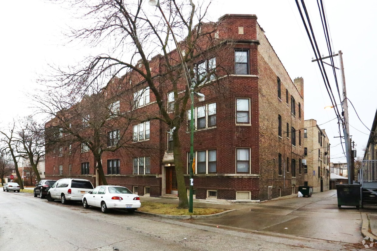 Building Photo - 6556 N Ashland Ave
