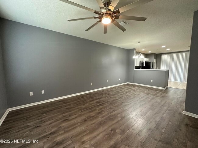 Foto del edificio - 8145 Summerside Cir