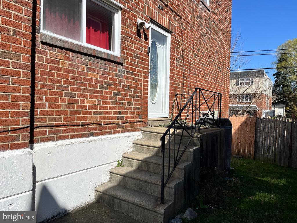Primary Photo - 10238 Selmer Terrace