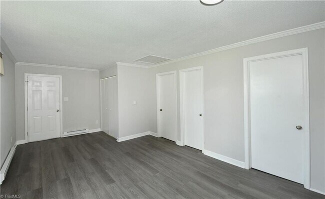 Photo - Van Buren Duplex-Zee Realty Apartment