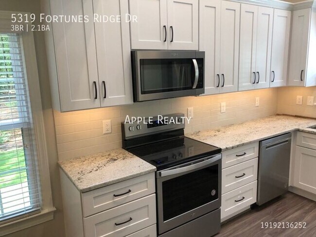 Building Photo - 5319 Fortunes Ridge Dr - Available Now!!