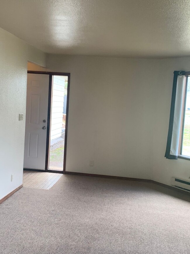 Building Photo - Available Now!  One level 2 Bedroom and 2 ...