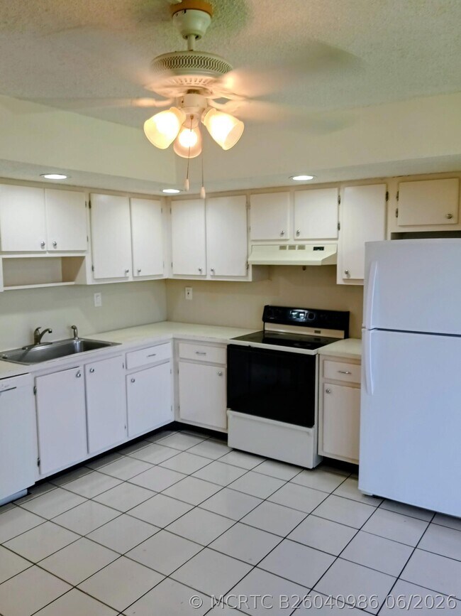 Foto del edificio - 8015 SW 107th Ave