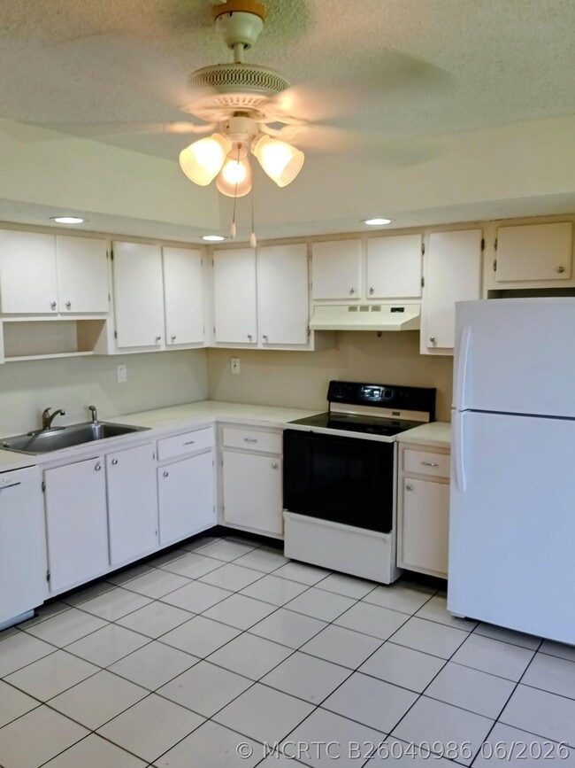 Building Photo - 8015 SW 107th Ave