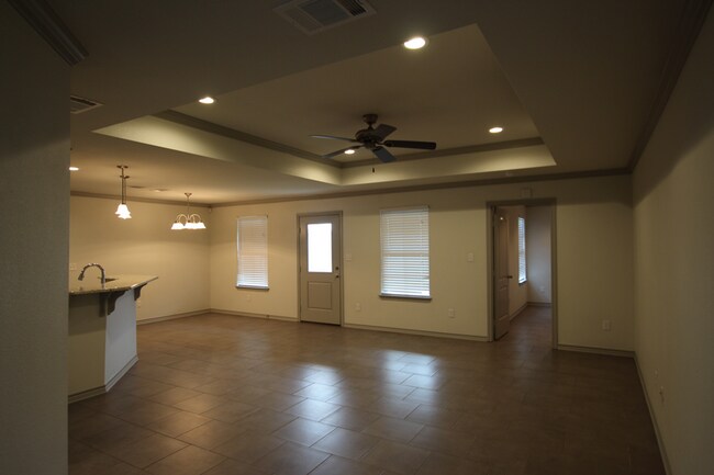 Foto del edificio - Beautiful 3 Bedroom 2 Bathroom Townhouse i...