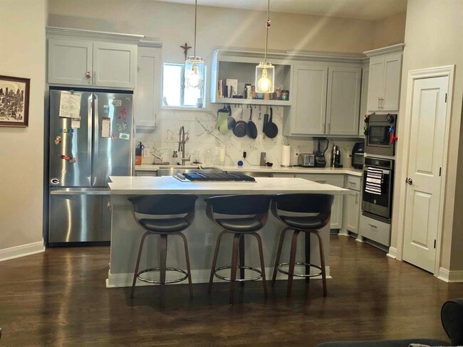 Building Photo - 1310 Bingham St