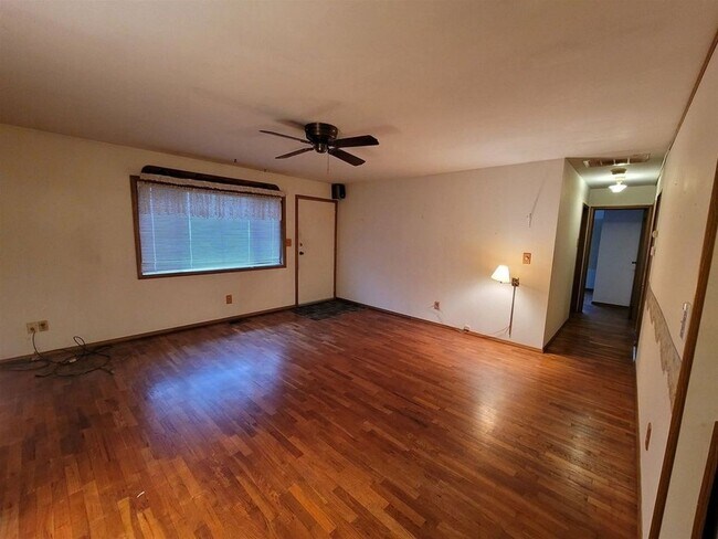 Foto del edificio - 3 bedroom 1 bath