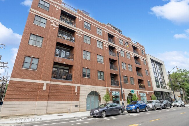 Building Photo - 2740 W Armitage Ave