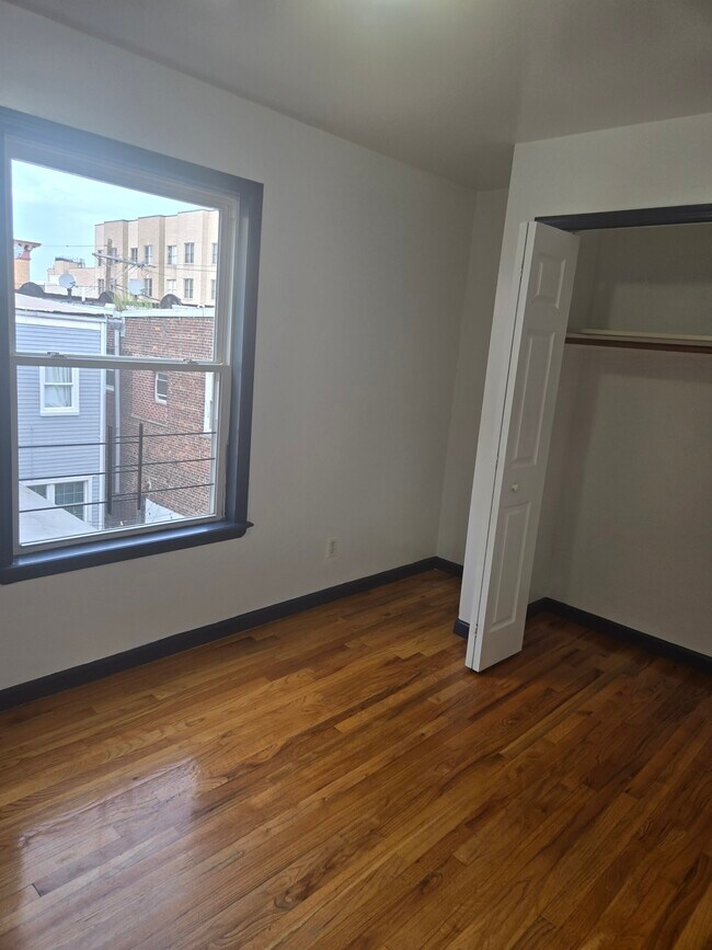 Foto del edificio - 2707 Central Ave