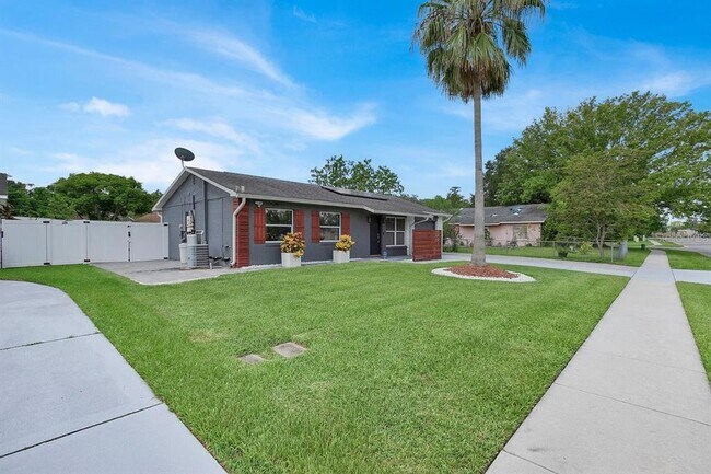 Building Photo - 7510 Rio Pinar Lakes Blvd