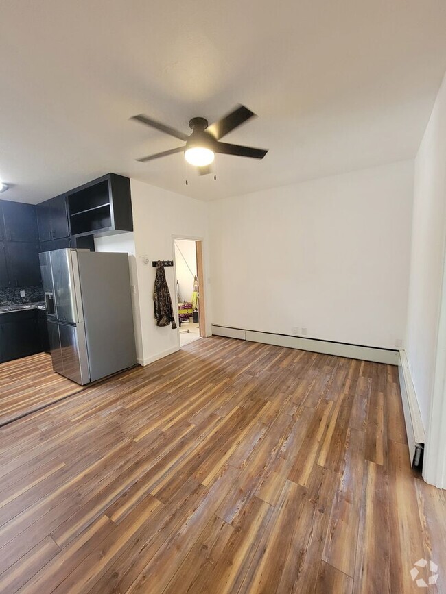 Building Photo - 1461 Laurene St