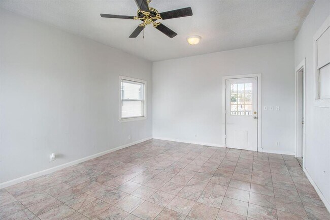Building Photo - 1510 Truxillo St