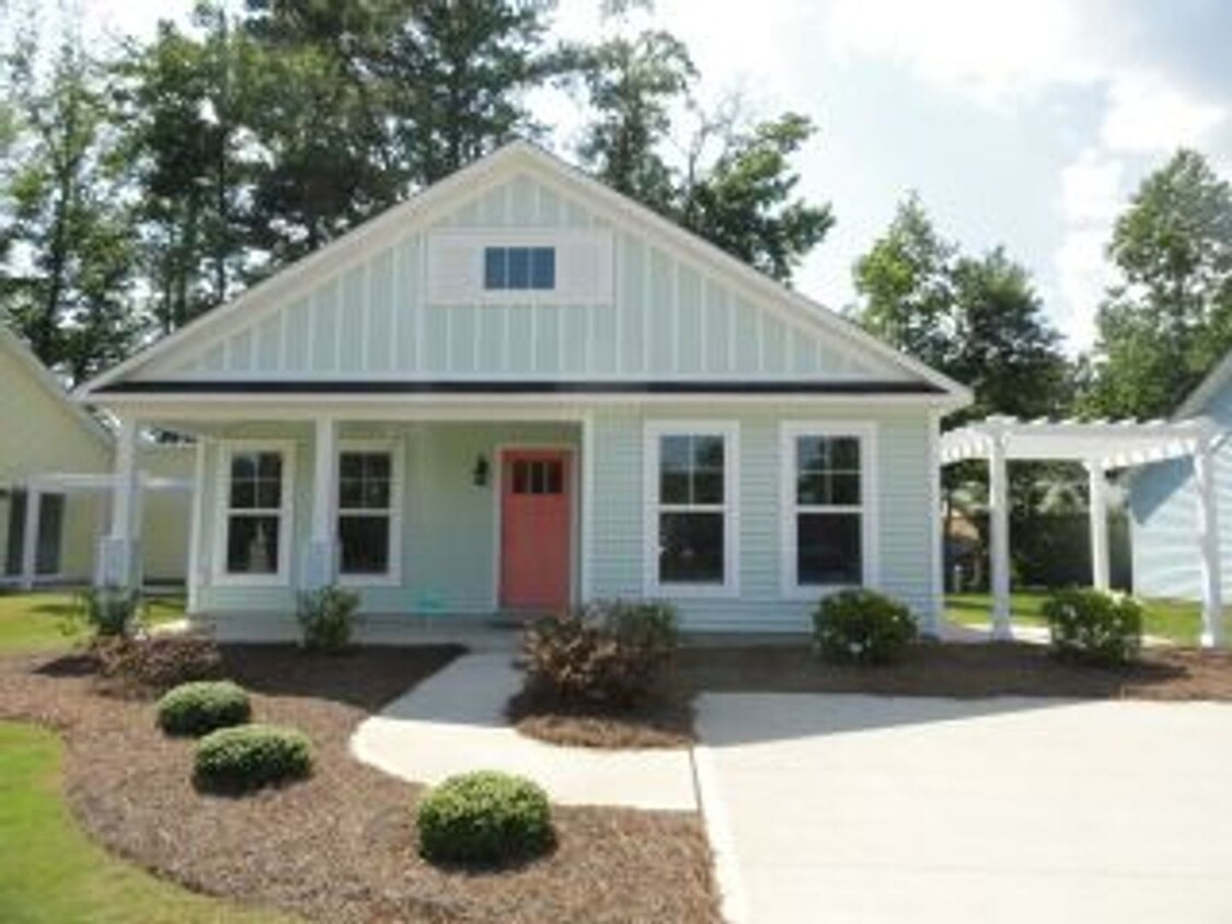 Foto principal - 3 Bedroom, 2 Bath House on Mill Creek Loop...