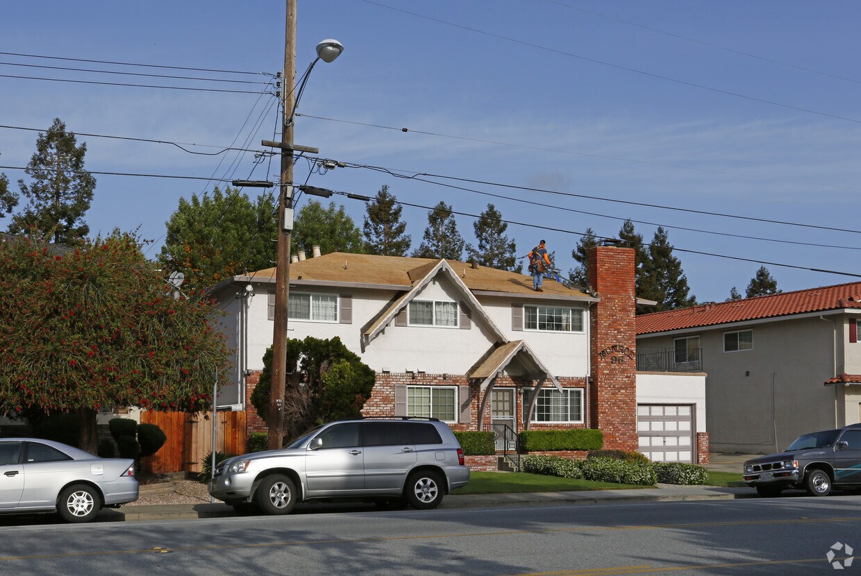 Building Photo - 96 Monroe St