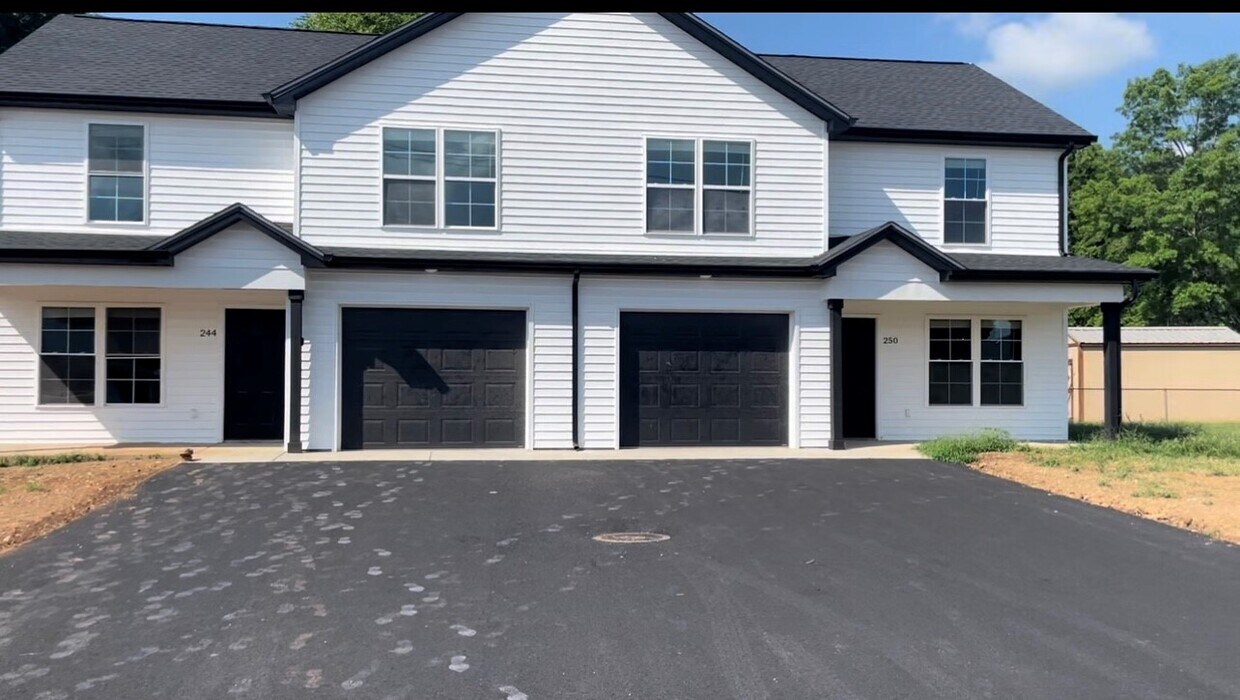 229 Whispering Hills Blvd, Bowling Green, KY 42101 House Rental in