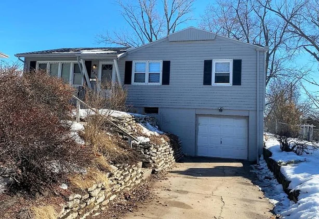 Photo - 5607 N 68th St, Omaha, NE 68104