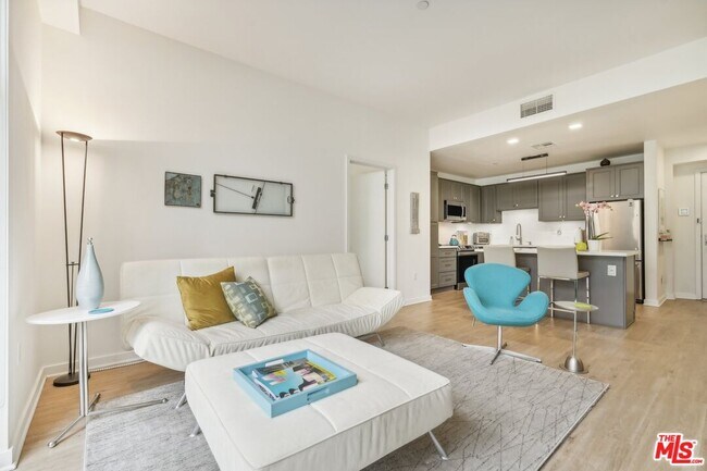 Foto del edificio - 630 W 6th St