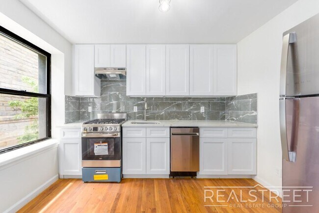 Foto del edificio - Spacious 2 Bedroom in Williamsburg!