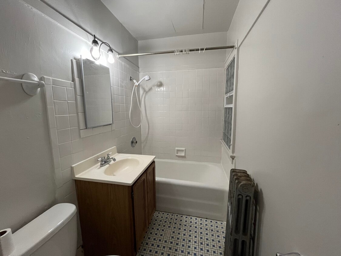 Building Photo - 4573 S Lake Dr