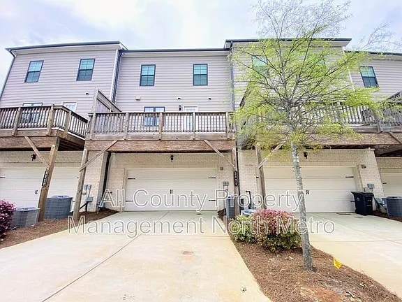 Building Photo - 3070 Poppy Ln