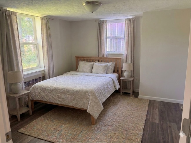 Building Photo - Eastlawn Properties