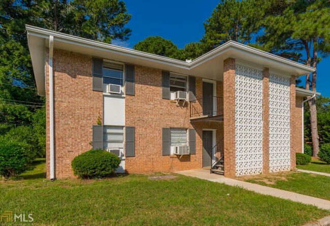 Building Photo - 200 Willow Rd