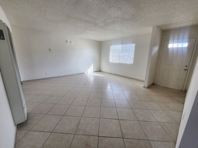Foto del edificio - Welcome to this 2 Bedroom 1 bath home on a corner lot!