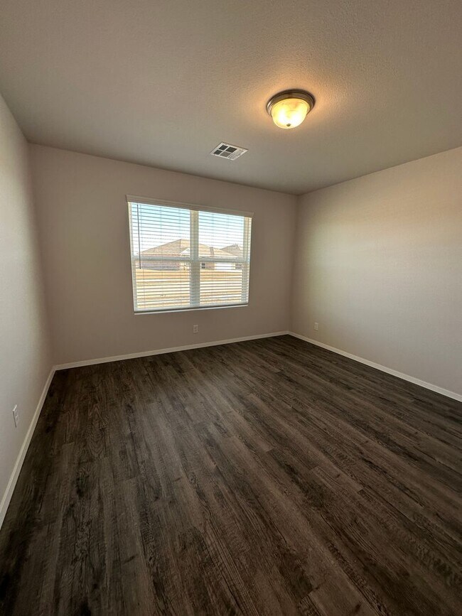 Foto del edificio - *New Year, New Home Special* Four Bedroom ...