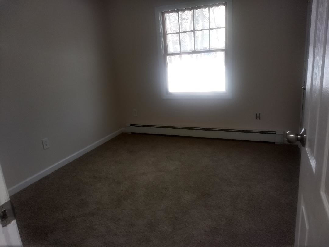 Building Photo - 85 Manor Dr