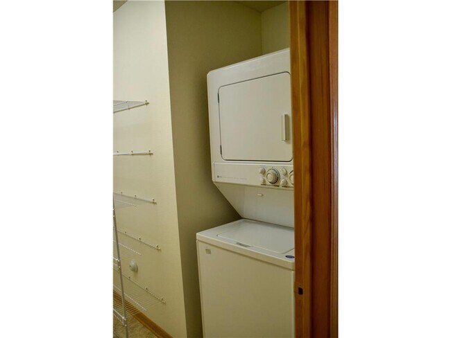 Foto del edificio - 15631 Linnet St NW