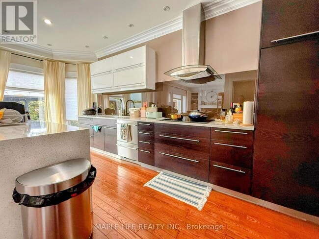 Building Photo - 624 Amberwood Crescent