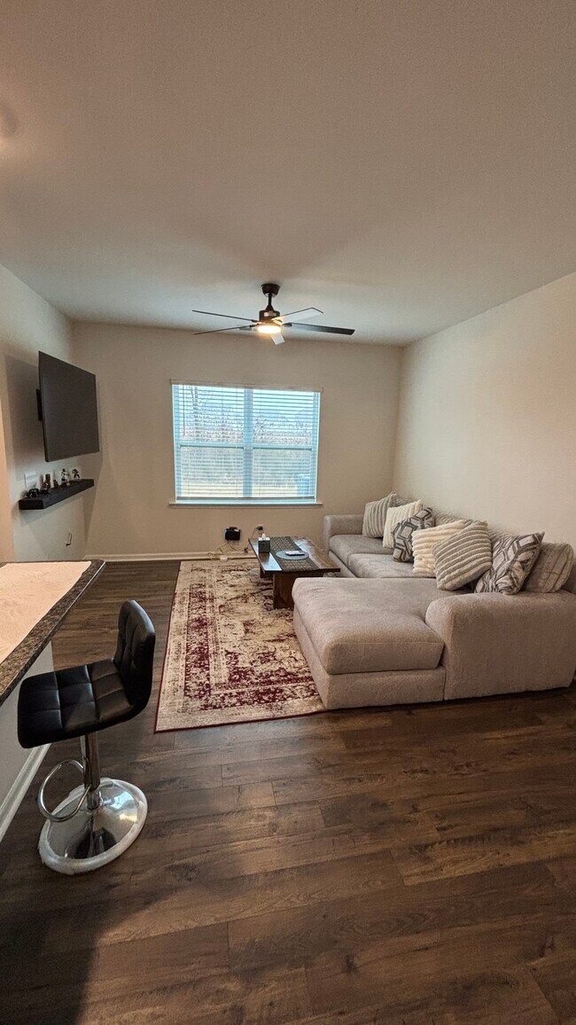 Foto del edificio - 325 Chapelwood Way