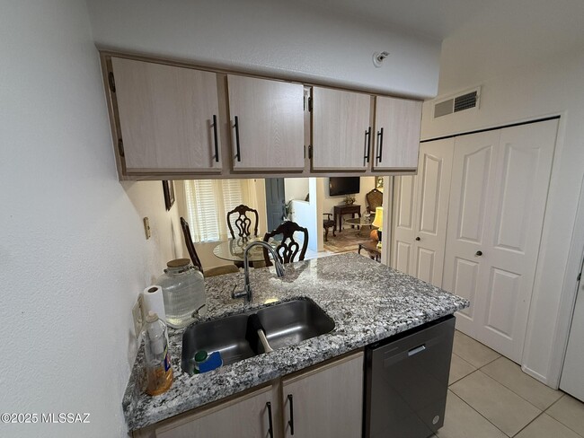 Foto del edificio - 5751 N Kolb Rd