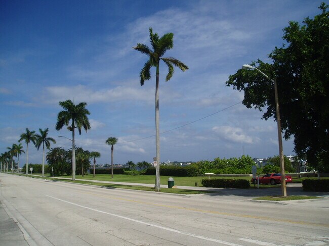 Foto del edificio - 3915 S Flagler Dr