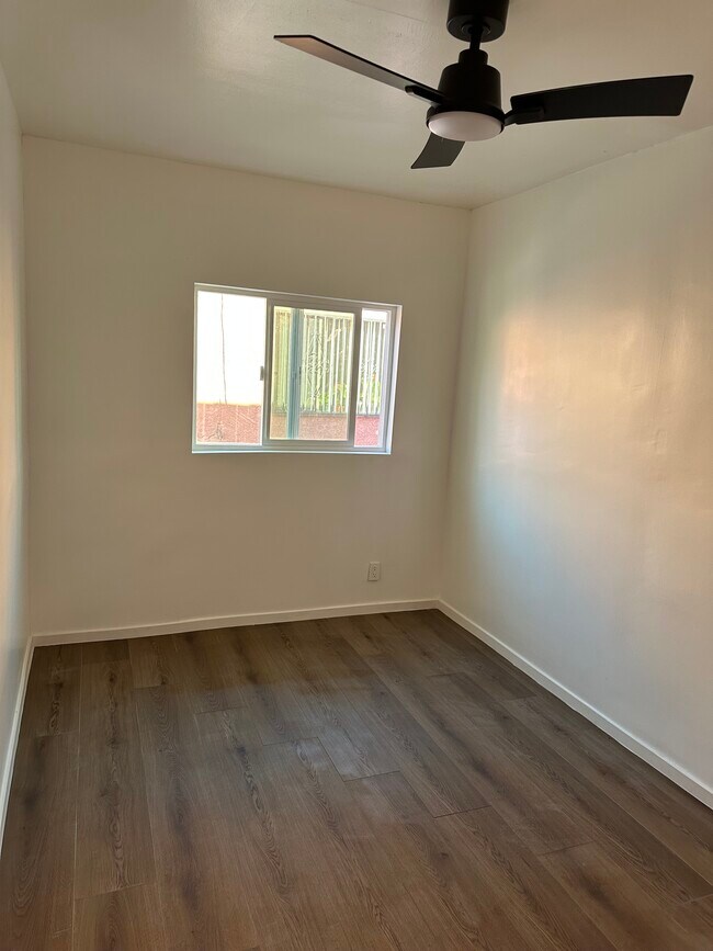 Foto del edificio - 6321 Miles Ave