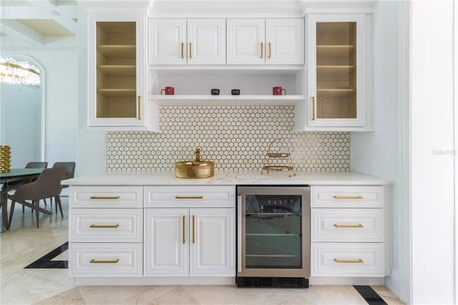 Building Photo - 25 Leeward Island
