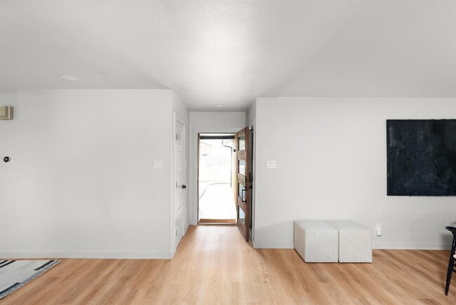 Building Photo - 301 Thelma Dr