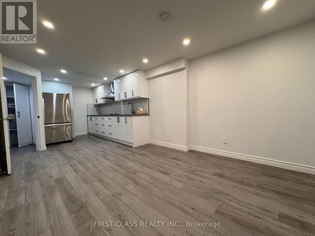Building Photo - 2793 Lindholm Crescent