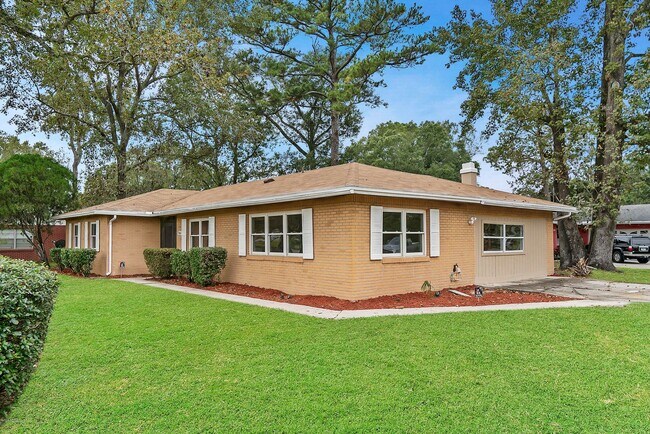 Building Photo - Large 4-bedroom home in San Jose neighborhood