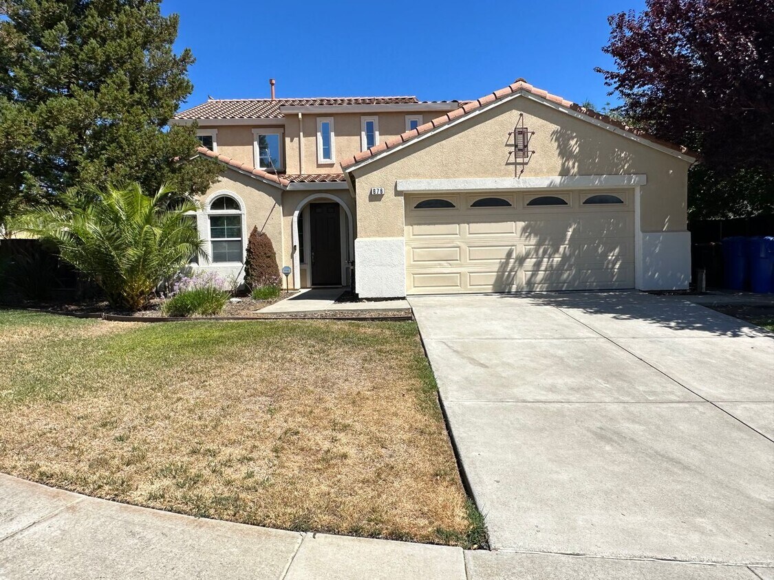 Primary Photo - Beautiful 4 Bedroom 3 Bath Shadow Lakes Home