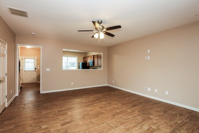 Building Photo - 2728 Deerwood Ln