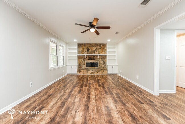 Building Photo - 3681 Sugar Creek Ln SE