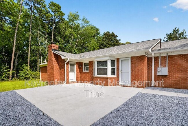 Foto del edificio - 5108 Lakeshore Ct