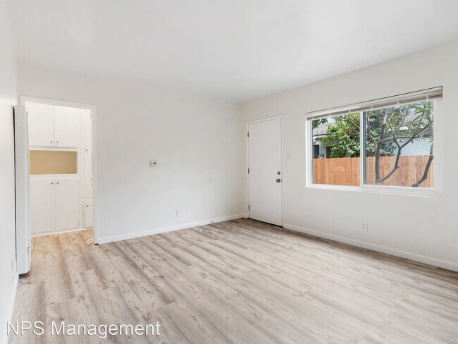 Building Photo - 1 br, 1 bath Apartment - 9326-9330 Park St...